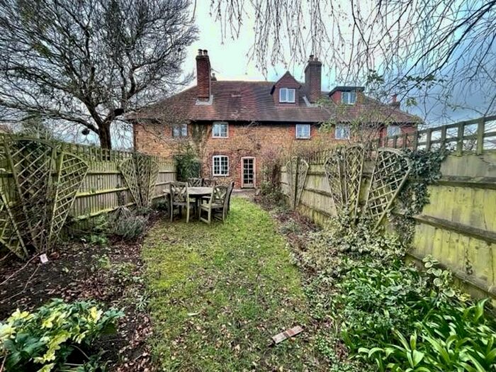 2 Bedroom House To Rent In Kings Road, Godalming, GU7