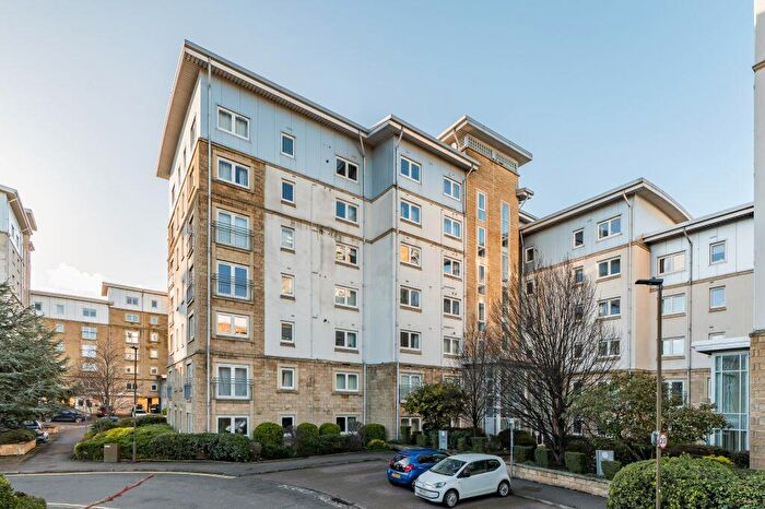 2 Bedroom Flat For Sale In / Pilrig Heights, Edinburgh, EH6