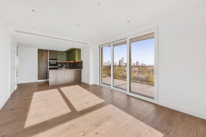 3 Bedroom Flat To Rent In Gasholder Place, Oval, SE11