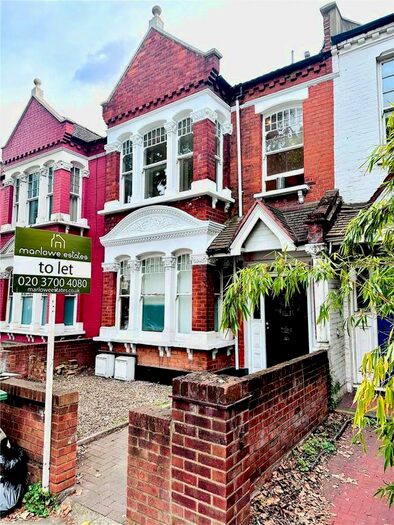 2 Bedroom Flat To Rent In Cavendish Road, Clapham, London, SW12