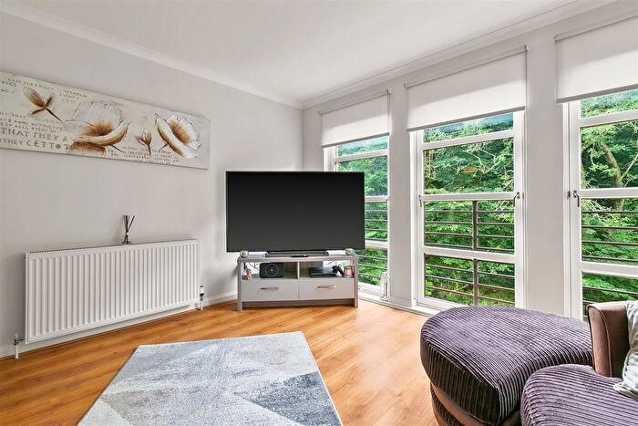 2 Bedroom Flat For Sale In Cornmill Court, Clydebank, G81