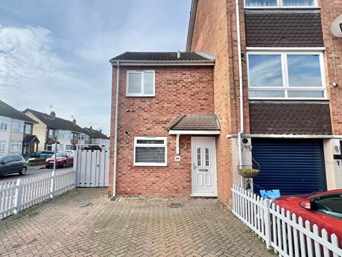 2 Bedroom End Of Terrace House To Rent In Queen Street, Brentwood, CM14