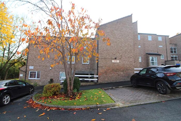2 Bedroom Apartment To Rent In Frizley Gardens, Bradford, BD9