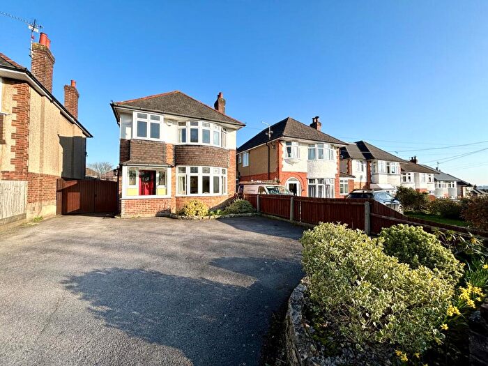 3 Bedroom Detached House For Sale In Mudford Road, Yeovil, BA21