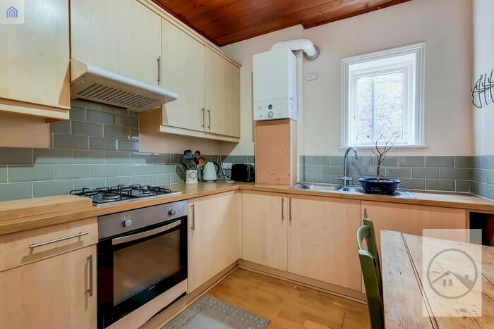 2 Bedroom Flat To Rent In Thornton Avenue, Streatham Hill, SW2