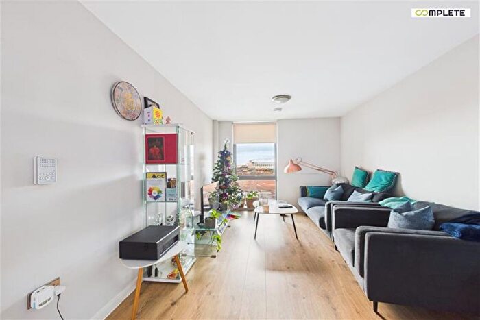 2 Bedroom Flat For Sale In Quay Central, Jesse Hartley Way, Liverpool, L3