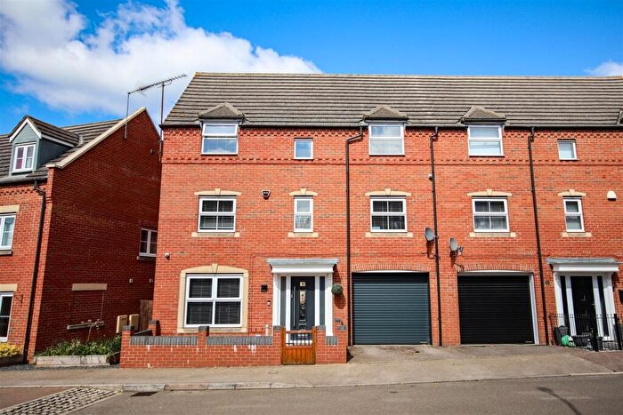 4 Bedroom Semi-Detached House For Sale In , Linden Avenue, Higham Ferrers, NN10