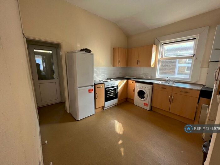 2 Bedroom Flat To Rent In Riverdale Road, Erith, DA8