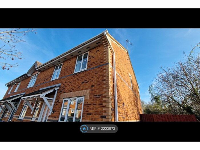 3 Bedroom End Of Terrace House To Rent In Redgrave Close, Kettering, NN15