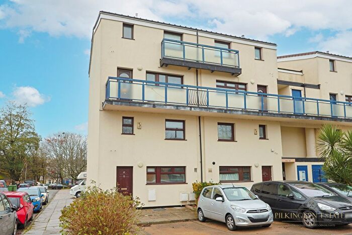 3 Bedroom Maisonette For Sale In Madden Road, Plymouth, Devon, PL1