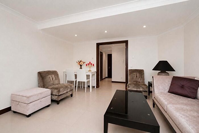 2 Bedroom Flat To Rent In Portman Square, Marylebone, London, W1H