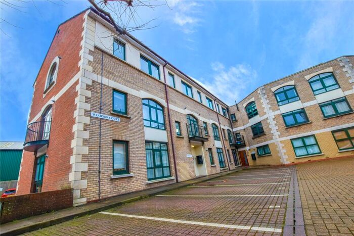2 Bedroom Apartment To Rent In Windsor Court, Corner Hall, Hemel Hempstead, Hertfordshire, HP3
