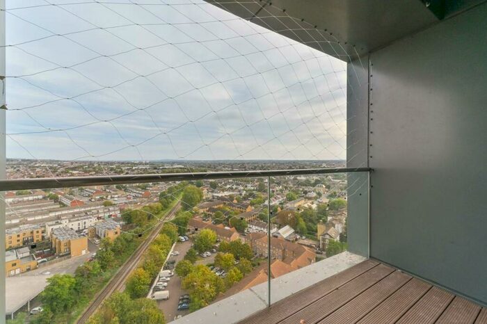 2 Bedroom Flat To Rent In Newgate Tower, East Croydon, Croydon, CR0