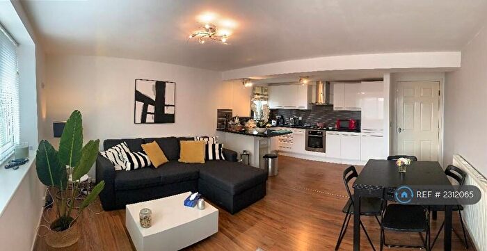 2 Bedroom Flat To Rent In Rishton Lane, Bolton, BL3