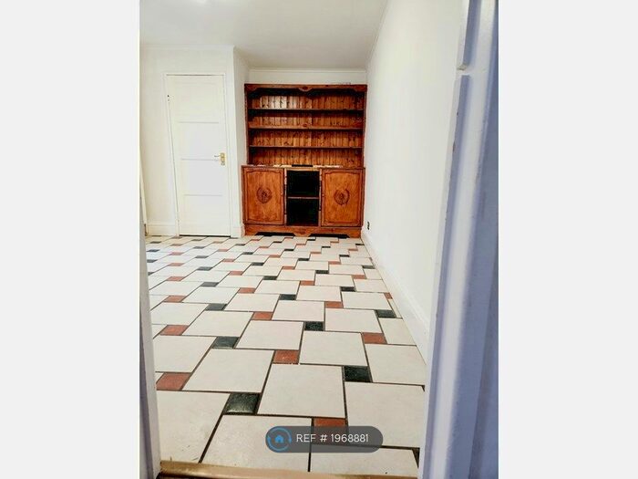 3 Bedroom End Of Terrace House To Rent In Pearson Road, Crawley, RH10