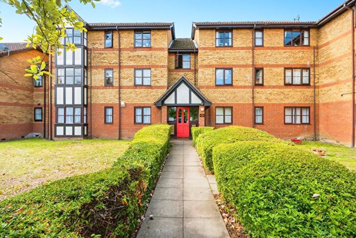 1 Bedroom Flat For Sale In Redwood Grove, Bedford, Bedfordshire, MK42