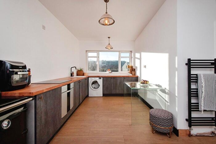 4 Bedroom Detached House For Sale In New Road, Ystradowen, Cwmllynfell, Carmarthenshire, SA9