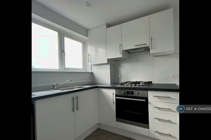 2 Bedroom Maisonette To Rent In Meadowview Road, London, SE6