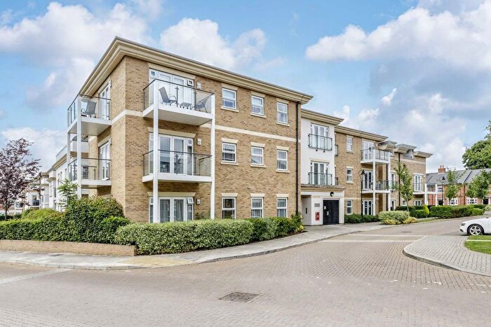 2 Bedroom Flat To Rent In Dyas Road, Lower Sunbury, TW16