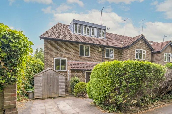 4 Bedroom Semi-Detached House To Rent In Lower Grove Road, Richmond, TW10