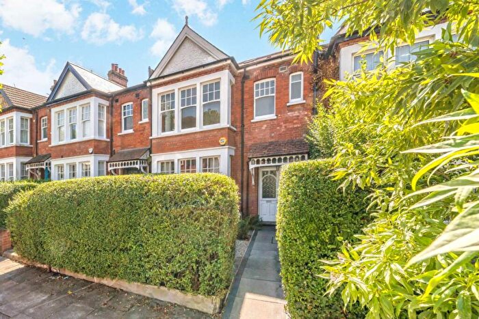 5 Bedroom House To Rent In Grosvenor Road, Finchley, N3