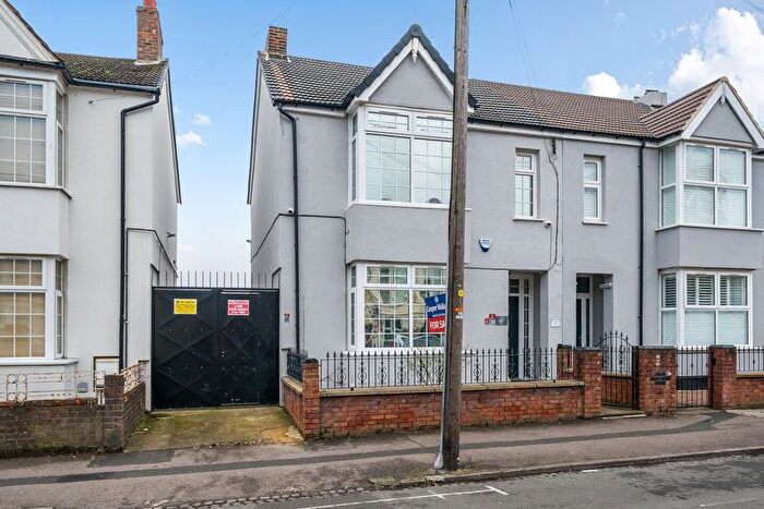 6 Bedroom Semi Detached House For Sale In Victoria Road, Bedford, MK42