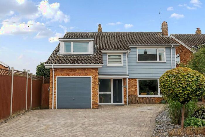 4 Bedroom Detached House For Sale In Beechwood Road, Maidstone, ME16