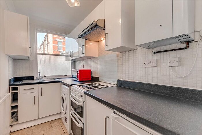 1 Bedroom Flat To Rent In Munster Road, Fulham, SW6
