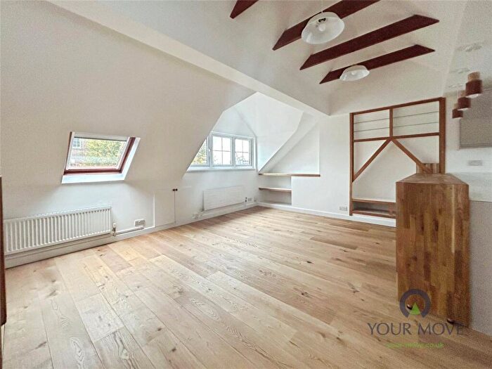 2 Bedroom Flat To Rent In Station Road, West Wickham, BR4