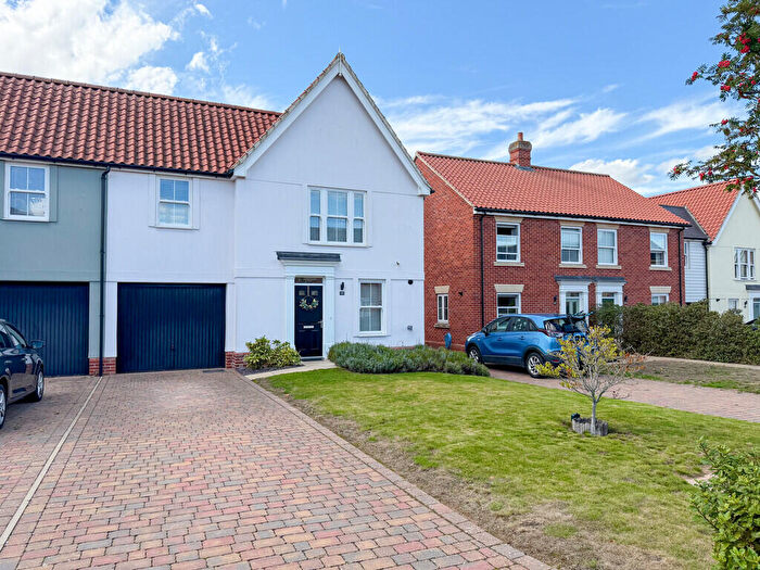 3 Bedroom Link Detached House For Sale In Lawford, Manningtree, CO11