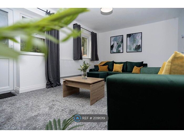 3 Bedroom End Terrace House To Rent In Woodland View, Telford, TF7