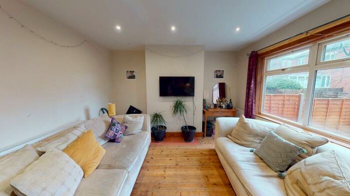 4 Bedroom Semi-Detached House To Rent In Headingley Mount, Headingley, Leeds, LS6