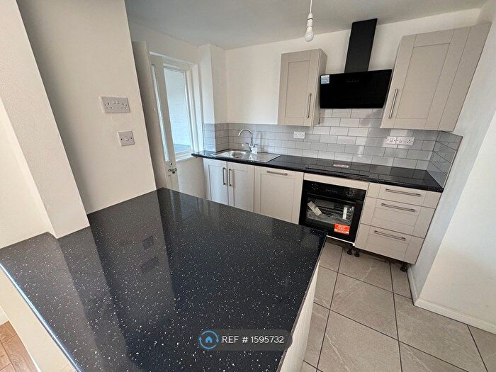 4 Bedroom Terraced House To Rent In Hathaway Road, Swindon, SN2