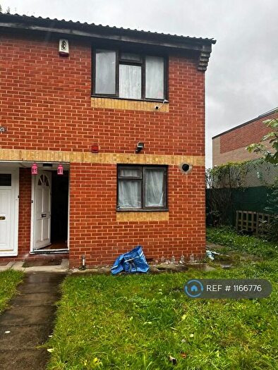 2 Bedroom Semi-Detached House To Rent In Cambridge Close, London, NW10