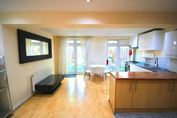 6 Bedroom Property To Rent In Fernbank Avenue, Wembley, Middlesex, HA0
