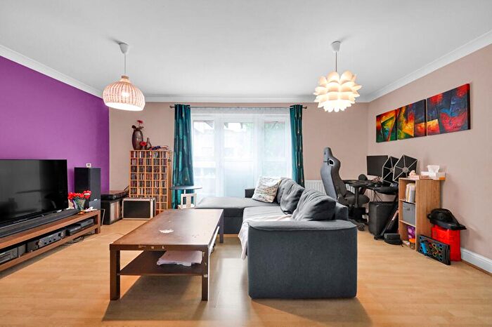 2 Bedroom Flat For Sale In Pamela Court, London, NW10