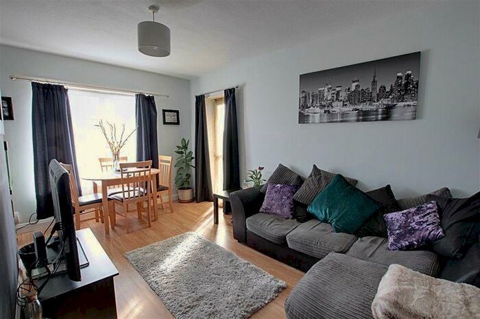 2 Bedroom Flat To Rent In Lambrok Road, Trowbridge, BA14