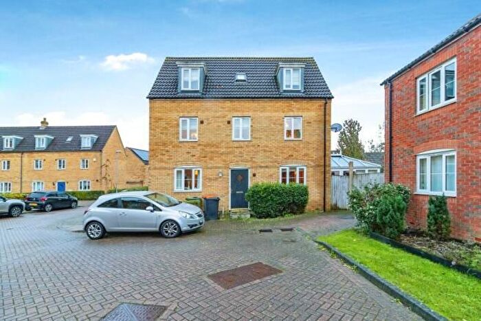 5 Bedroom End Of Terrace House For Sale In Russet Close, Bedford, MK41