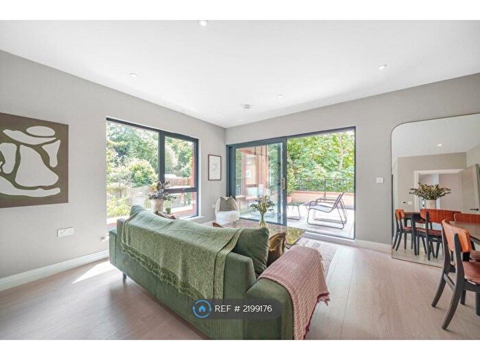 2 Bedroom Flat To Rent In Crystal Palace, London, SE19