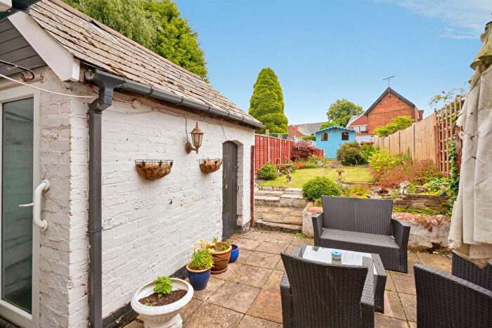 3 Bedroom Terraced House For Sale In Avenue Road, Wednesbury, WS10