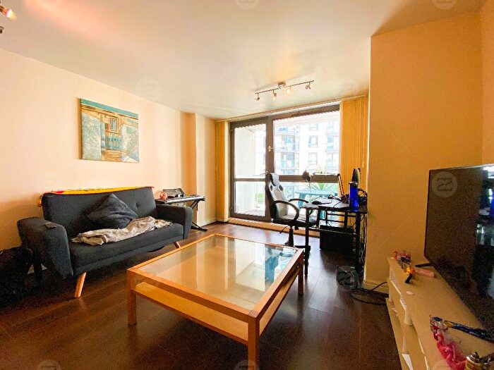 1 Bedroom Flat For Sale In Centenary Plaza, Holliday Street, Birmingham, B1