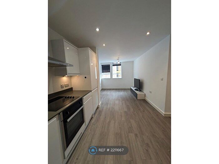 1 Bedroom Flat To Rent In Arodene House, Ilford, IG2