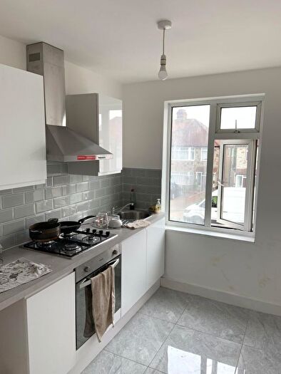 1 Bedroom Flat To Rent In Ferndale Avenue, Hounslow, TW4