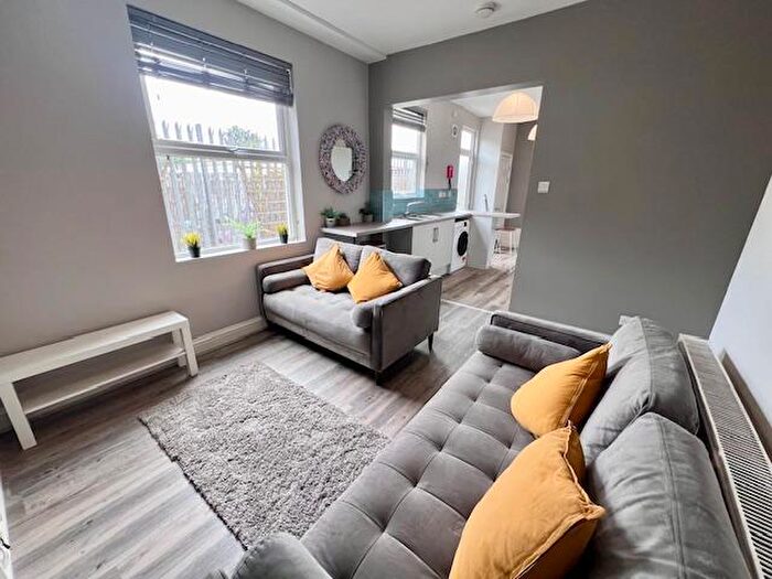 5 Bedroom House To Rent In Edmund Road, Sheffield, S2