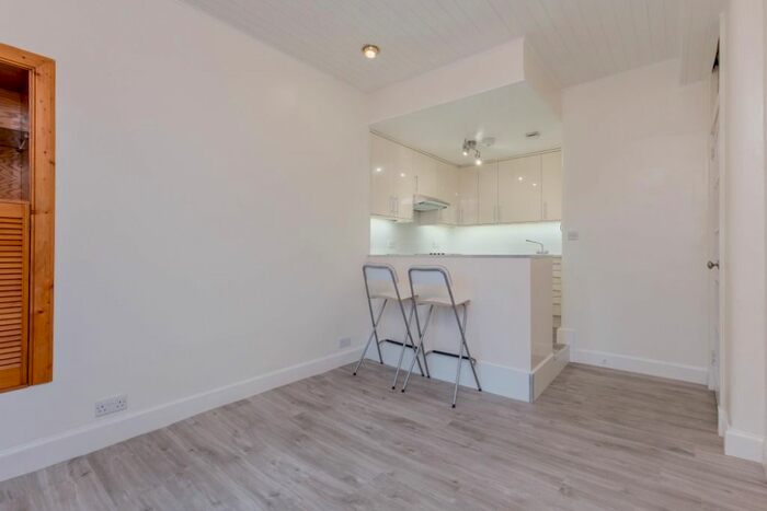 1 Bedroom Flat To Rent In Albion Road, Leith, Edinburgh, EH7