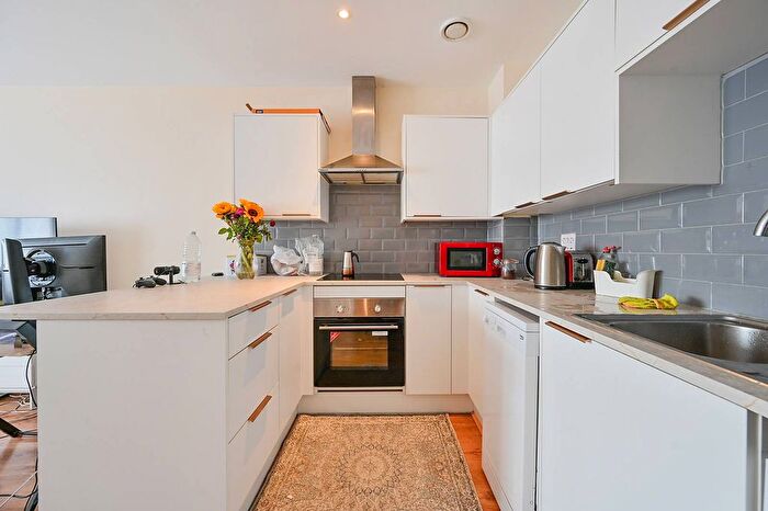 2 Bedroom Flat For Sale In Drayton Green Road, Ealing, London, W13