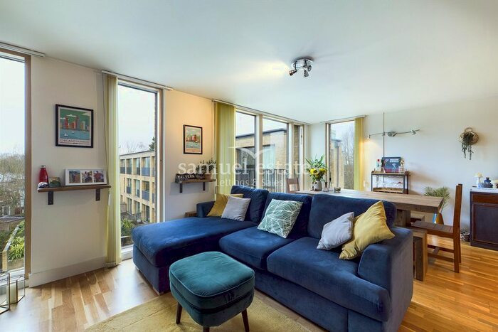 2 Bedroom Flat To Rent In Watermill Way, Colliers Wood, London, SW19