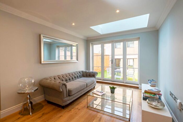 2 Bedroom Flat To Rent In Benwell Road, Islington, N7