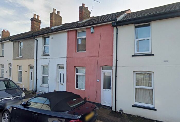 2 Bedroom Terraced House To Rent In Stanhope Road, Rochester, Kent, ME2