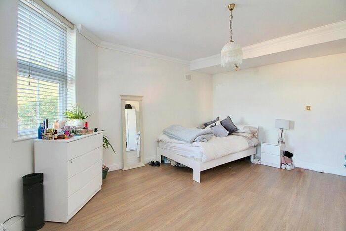 2 Bedroom Flat To Rent In High Road, East Finchley, London, N2
